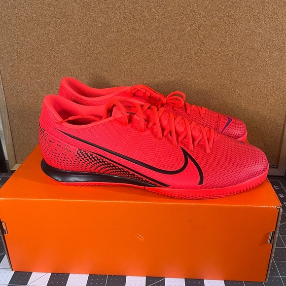 Nike
Vapor 13 Academy ic
Brand new main image 6
